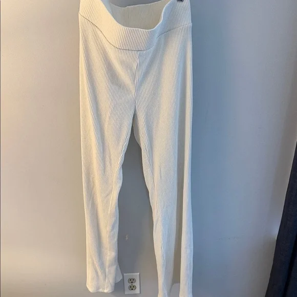 Old Navy Cream Ribbed Wide-Leg Knit Pants - Picture 4 of 6